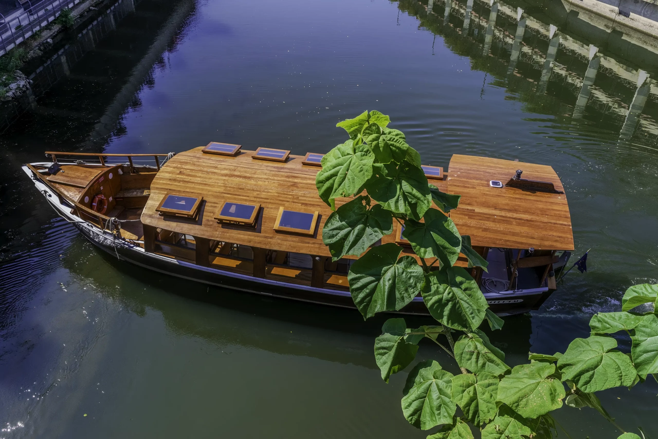 Bateau-promenade-Miredames-photo-Castres Le "Miredames" bateau promenade au départ de la ville de Castres - Photographe professionnel à Castres.