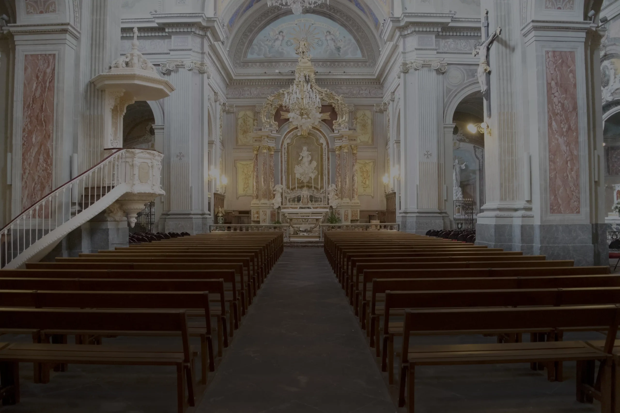Cathédrale-Saint-Benoit-photo-Castres La cathédrale Saint-Benoit à CastresLa place Jean Jaurès en noir et blanc à Castres - Photographe professionnel à Castres.