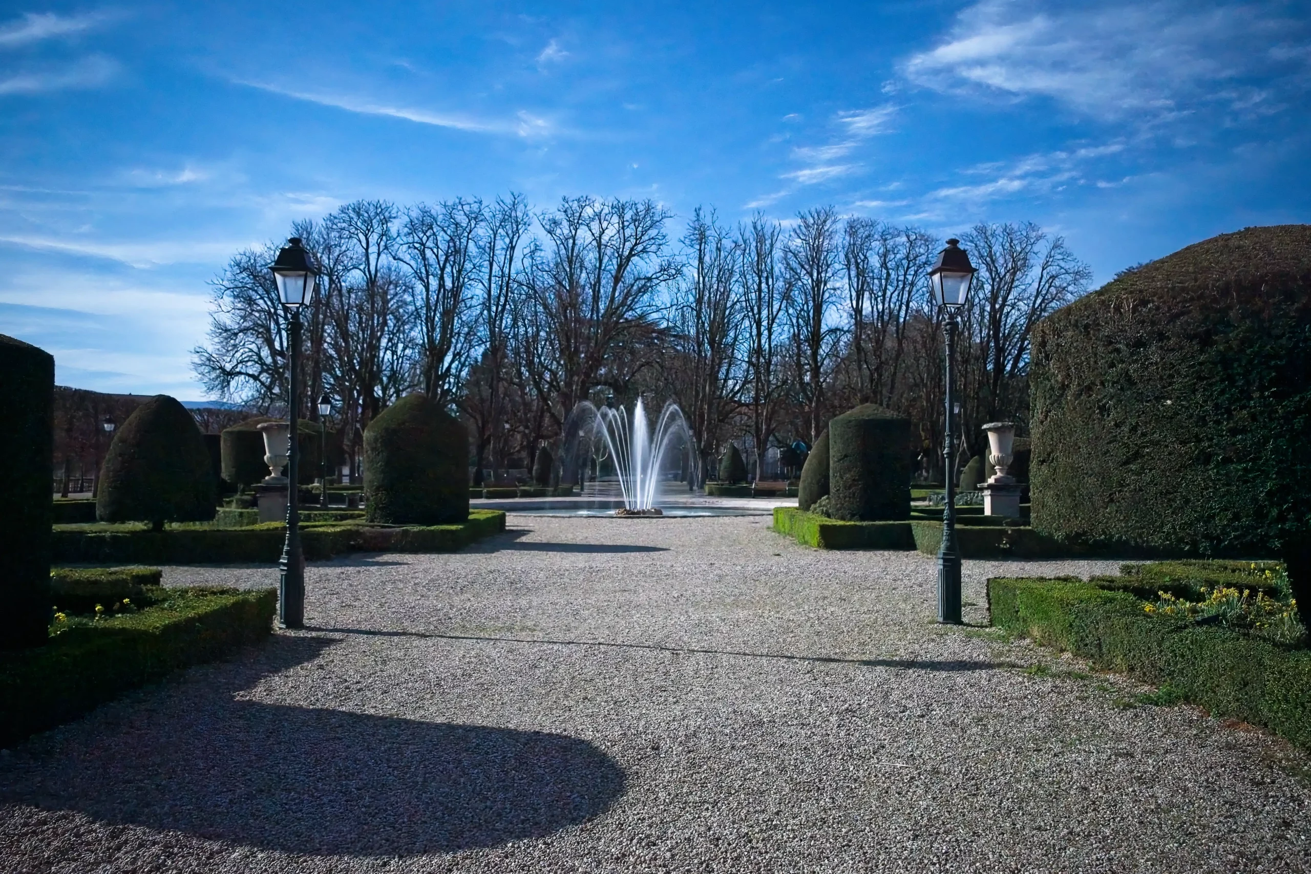 jardin-eveche-fontaine-photo-Castres La fontaine du jardin de l'évêché à Castres - Photographe professionnel à Castres.