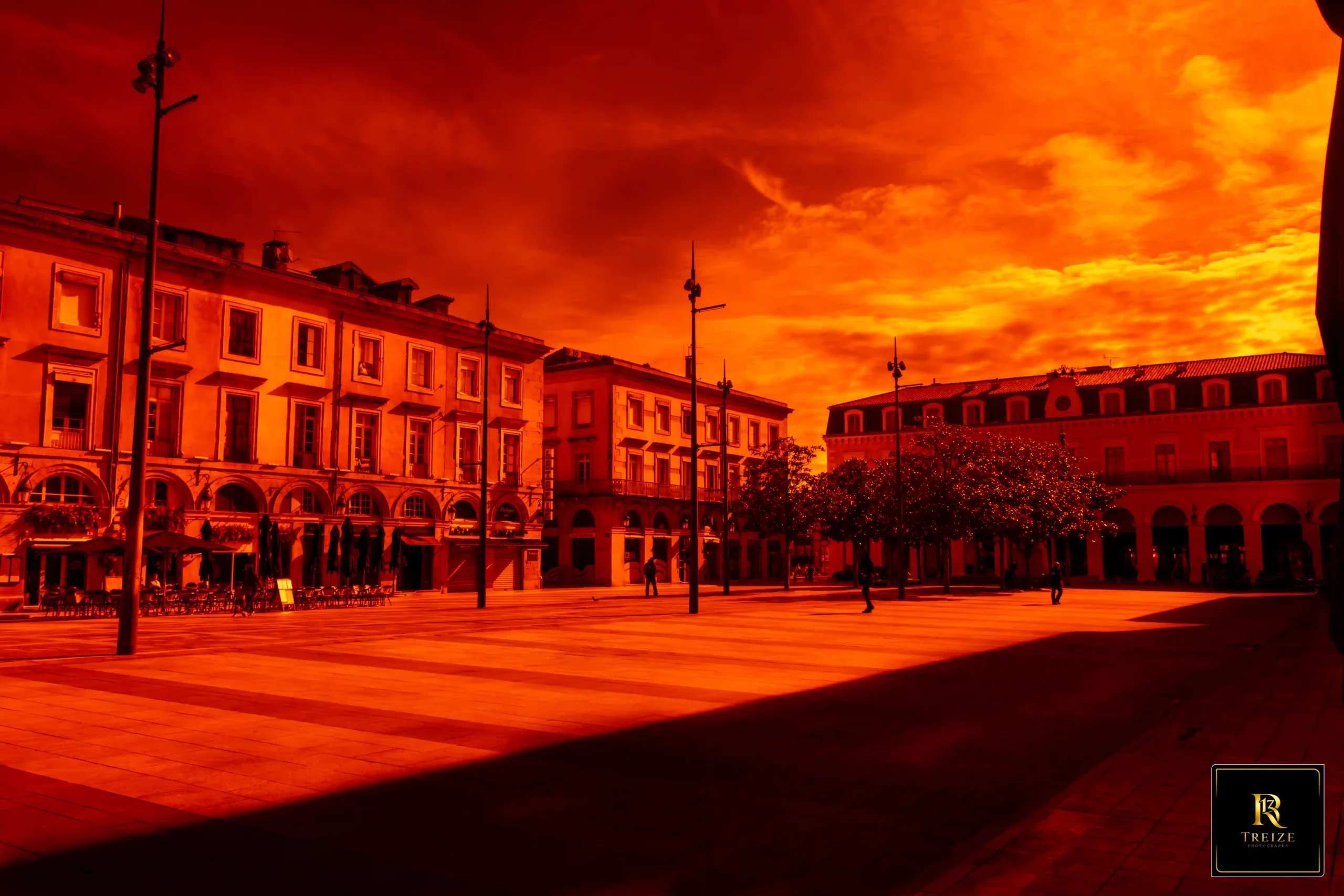 scene-rue-artistique-filtre-photo-rouge Photographie de rue artistique dans un environnement urbain